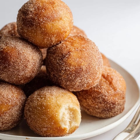 Leichte und luftige Quark-Donuts, perfekt für das Frühstück oder eine Teepause.